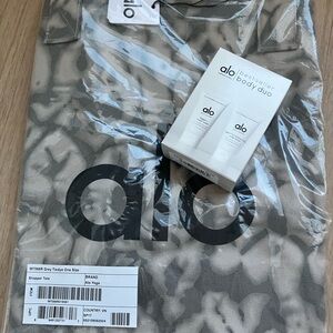 NWT Alo Yoga Iconic Large Tie Dye Tote and Lotion/Body Wash Set